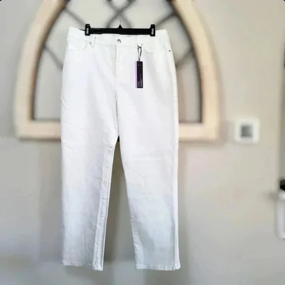 *NWT* Gloria Vanderbilt Amanda Classic High Rise White Denim Size 14 Short - Picture 1 of 6